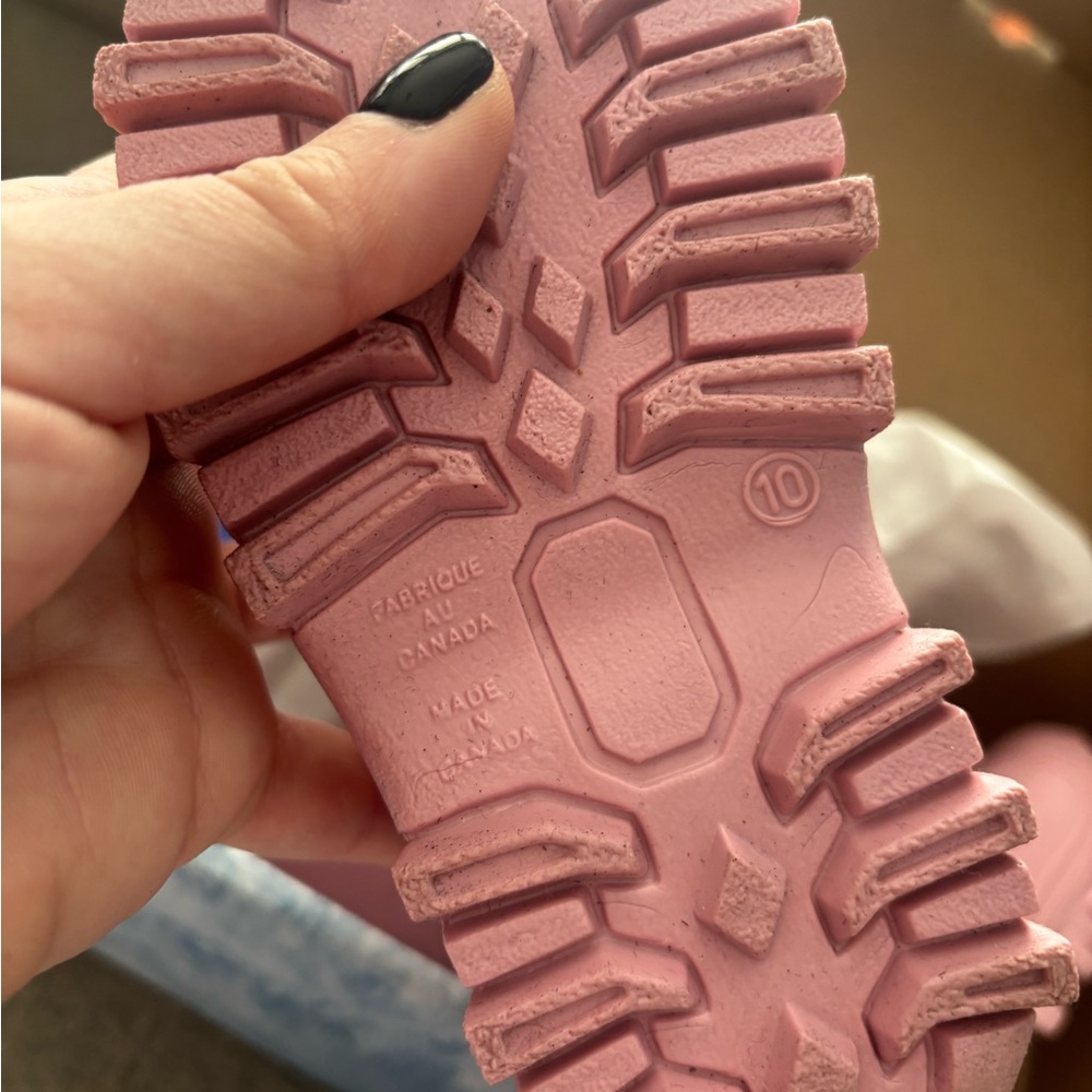 Tundra Pink Winter Footwear - Picture 3 of 3